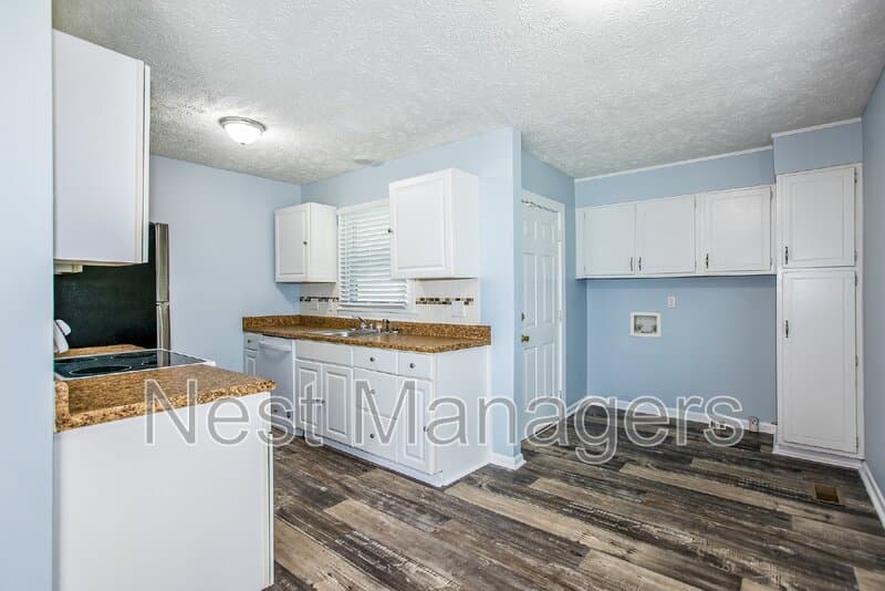 Fayetteville House: 124 Golf Drive