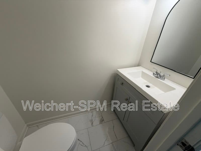 memphis House: 5730 Quince Rd #5 Memphis, TN 38119