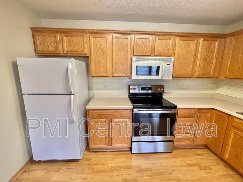 Ankeny Townhome: 1262 SE Village View Ln