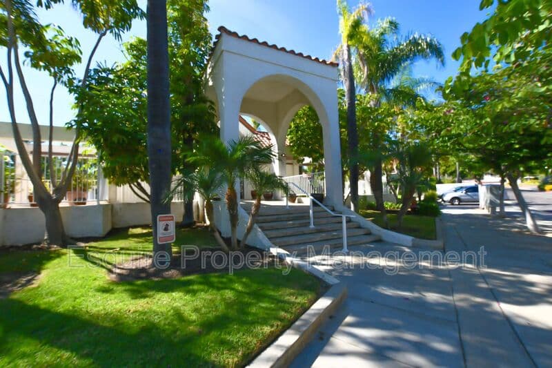 CAMARILLO House: 804 CALLE LOS GATOS