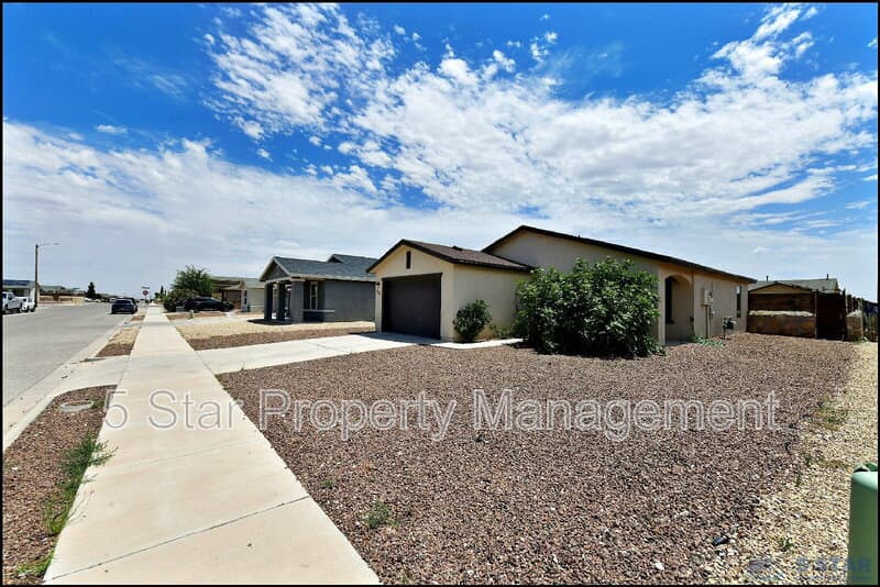 Horizon City House: 916 Villa Seca Dr !!