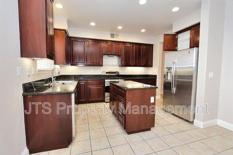Sacramento House: 5424 Washoe Street