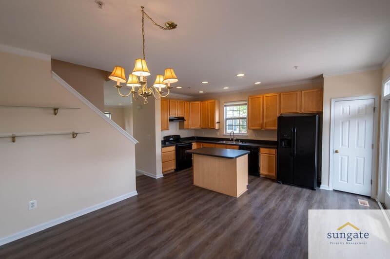 Rosedale Townhome: 11 Hallsdale Ct