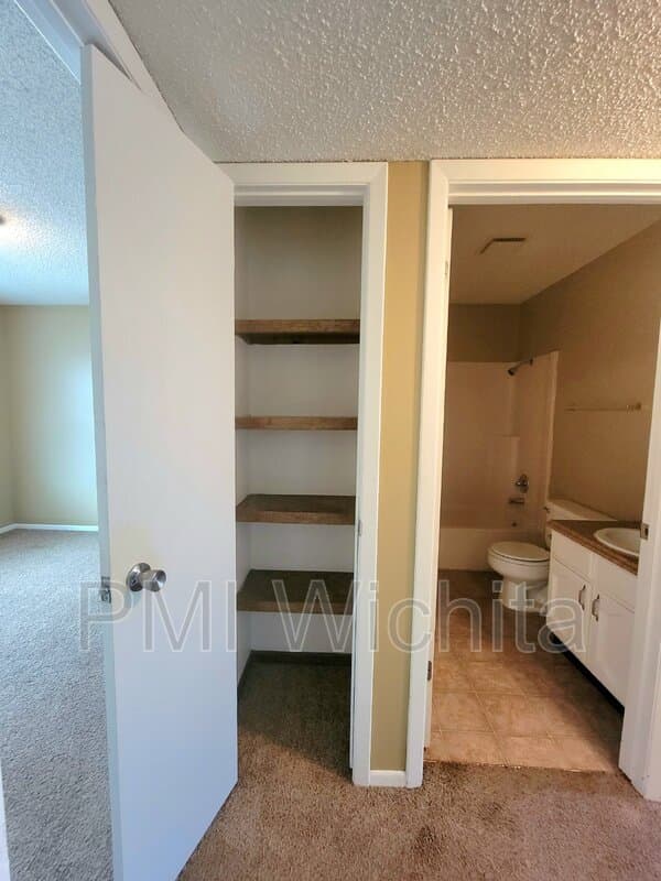 Wichita Condo: 6828 W Par Ln