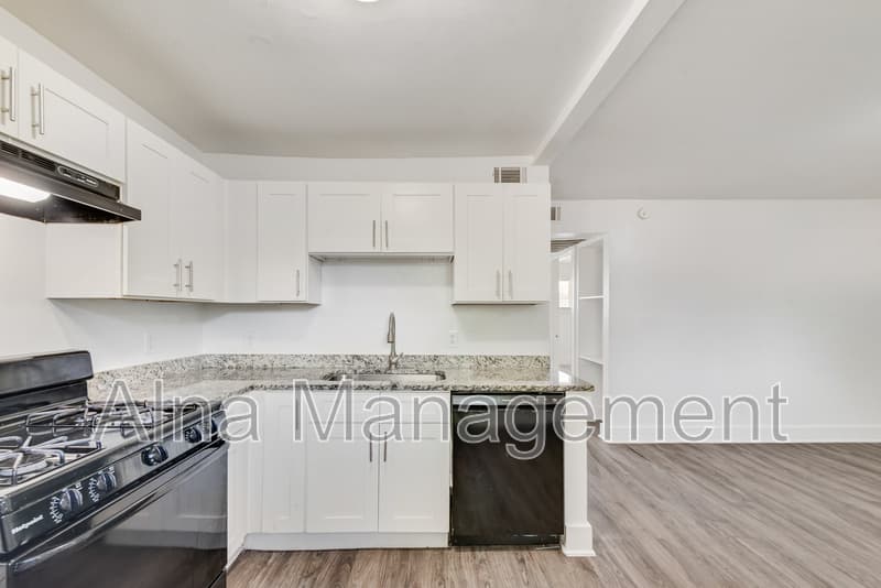 Dallas House: 12708 Schroeder Rd