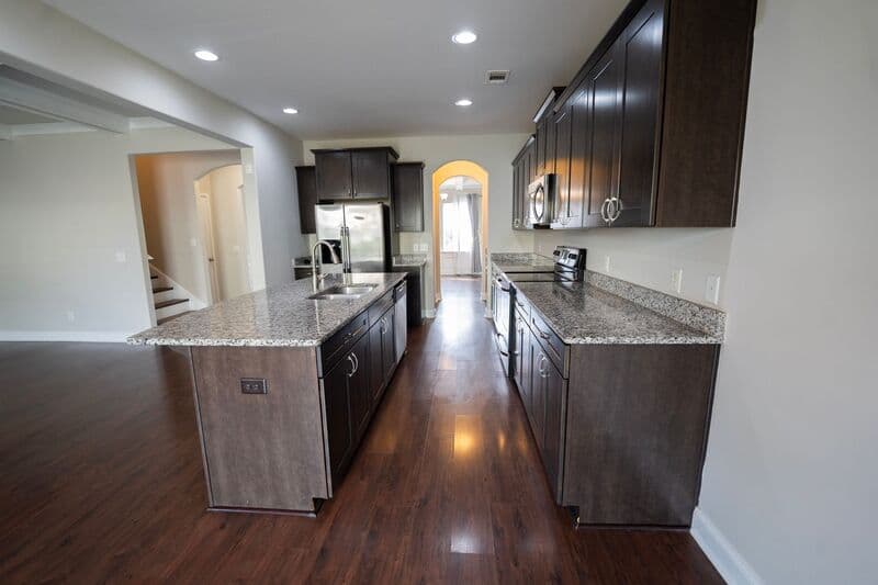 Savannah House: 126 Endicott Dr