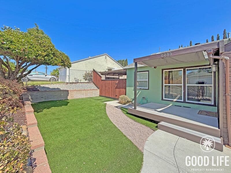San Diego House: 2235 Midvale Dr