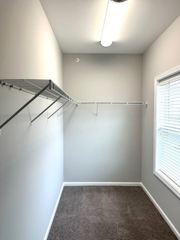 East Dundee Condo: 811 E Main St