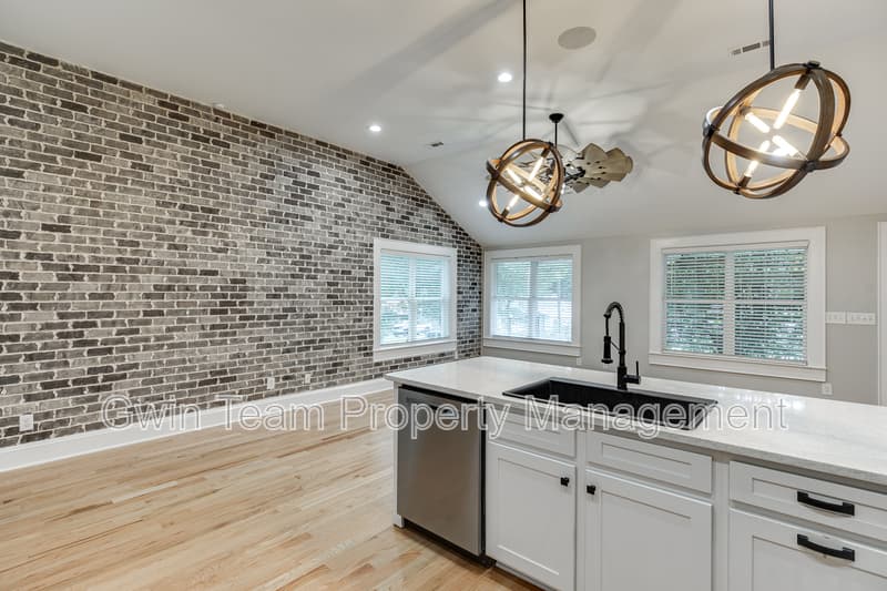 Lawrenceville House: 75 Cherry St