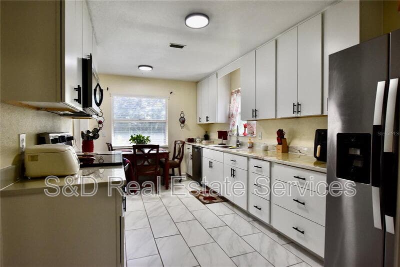 Lakeland House: 1774 Birchwood Loop