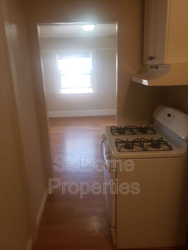Oakland House: 546 Merrimac St