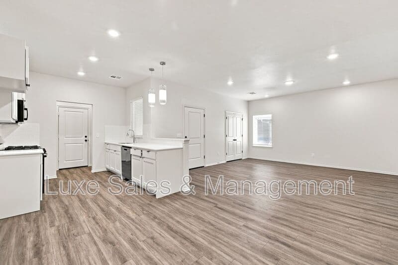 Okahoma City House: 11004 Oak Hollow Drive