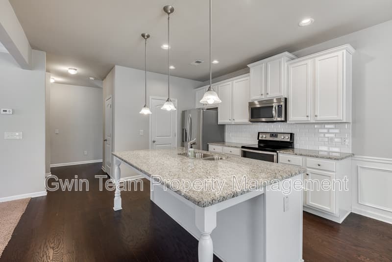 Buford House: 5216 Apple Grove Rd