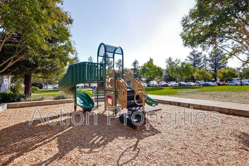 Mountain View Townhome: 146 Holly Court