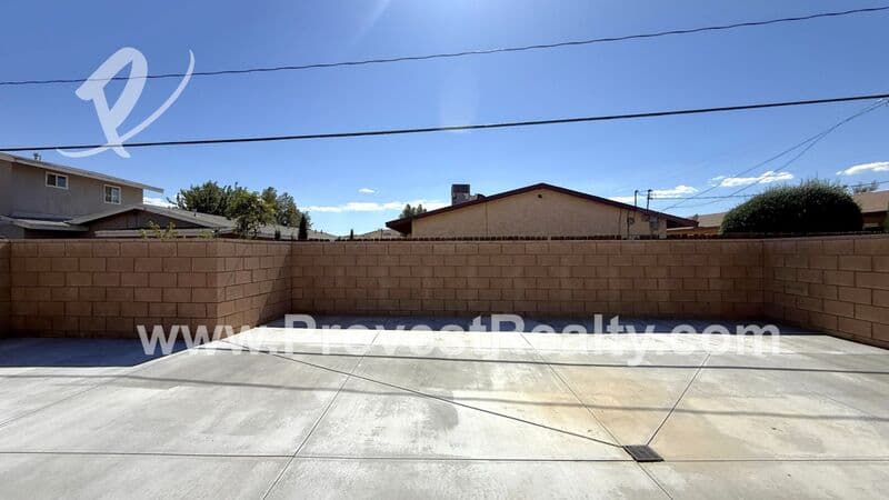 Apple Valley House: 20125 Zuni Rd