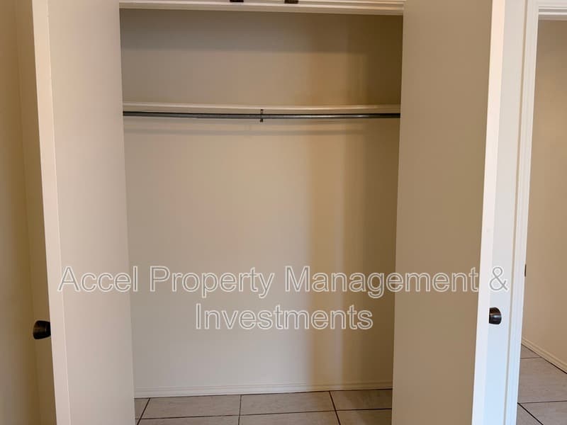 McAllen House: 6617 N. 40th