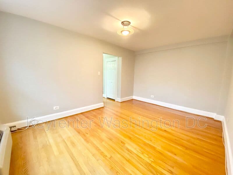 Washington Condo: 2410 20th St, NW
