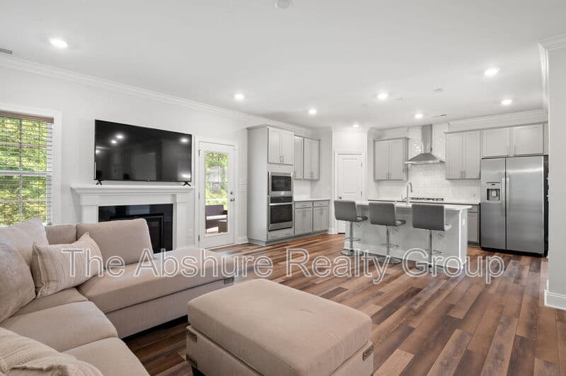 Angier House: 121 Barnwell Loop