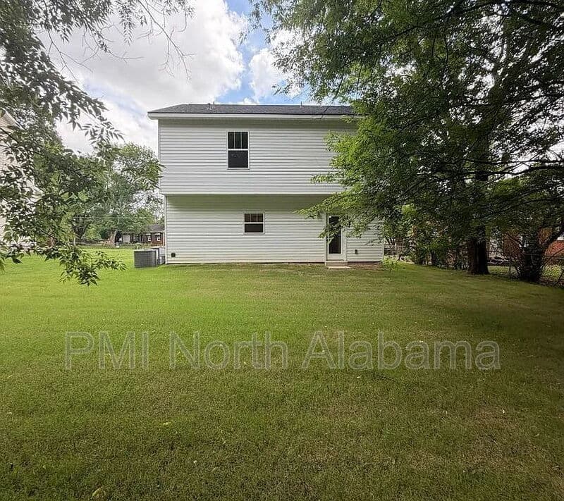 Huntsville House: 1711 Golf Club Lane