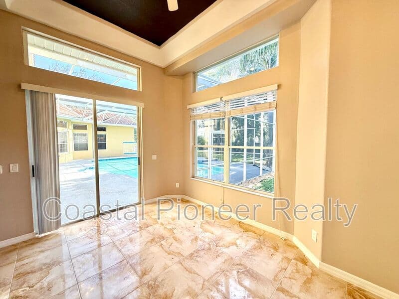 Largo House: 10334 Longwood Dr