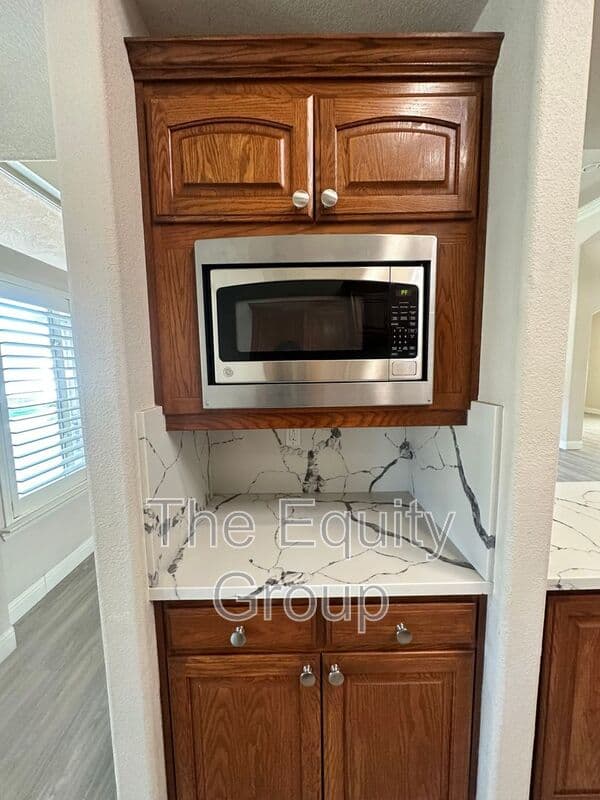 Visalia House: 239 North Preston St