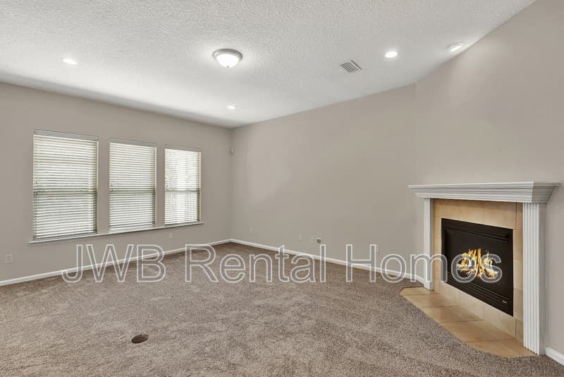 Jacksonville House: 14422 Christen Dr S