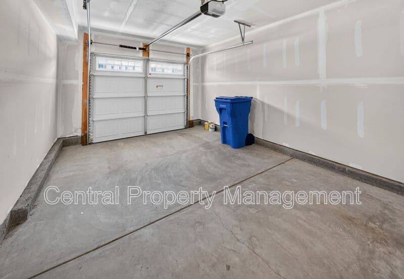 Greenville House: 165 Sarnesfield Way