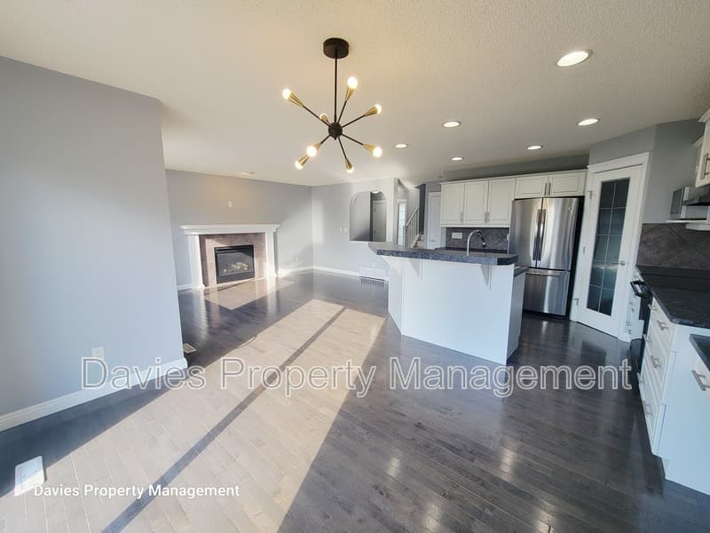 Edmonton House: 1020 118A Street SW