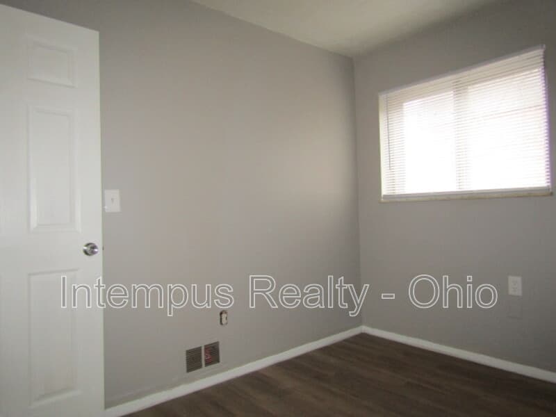 Cincinnati House: 6941 Gracely Dr