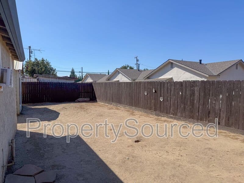 Manteca House: 415 Sutter St