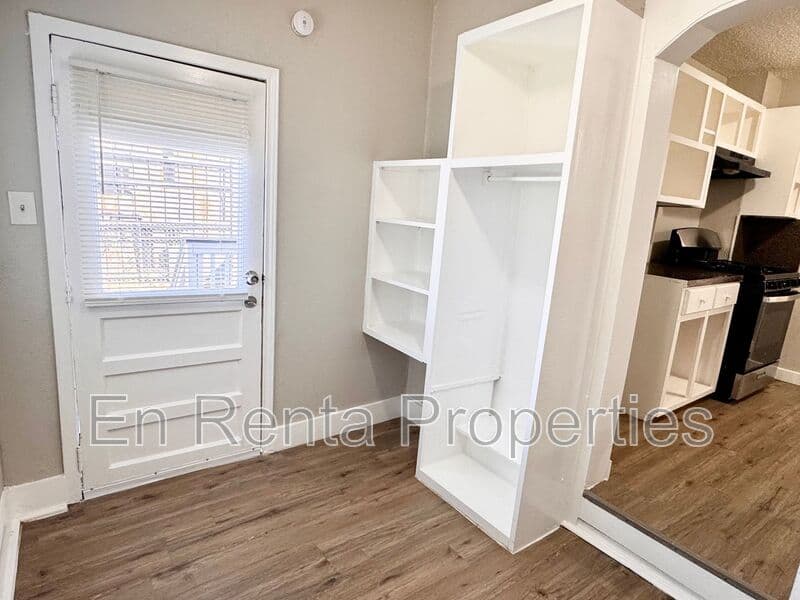 Ft Worth House: 716 W Broadus Ave.