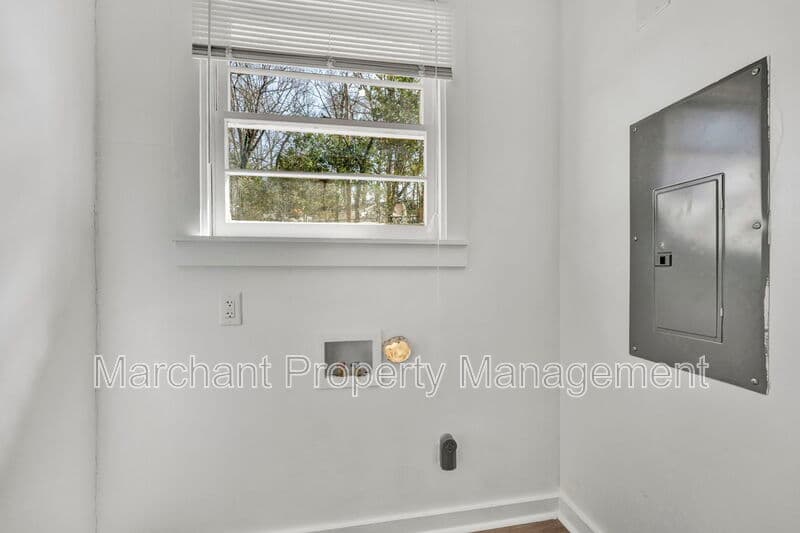 Greenville House: 17 Miracle Drive