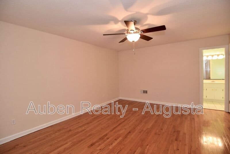 Evans House: 490 Pheasant Run Drive