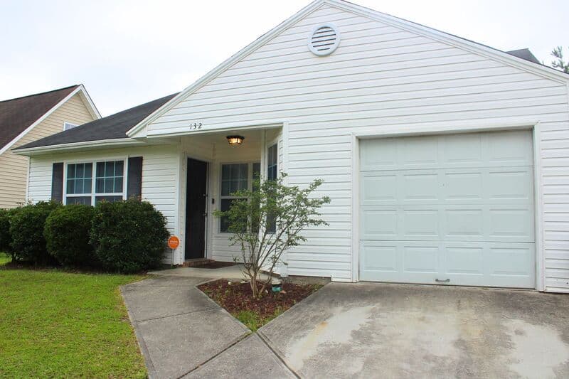 Pooler House: 132 Bluelake Blvd
