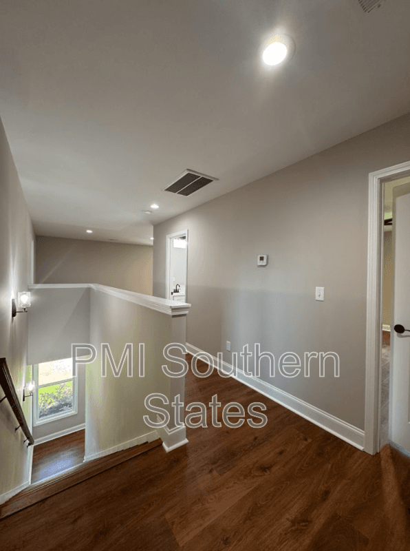 Greenville House: 711 Rockcliff St