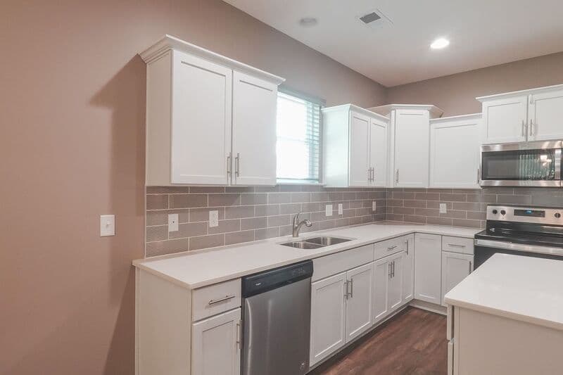 Richmond Hill House: 34 Crown Ct
