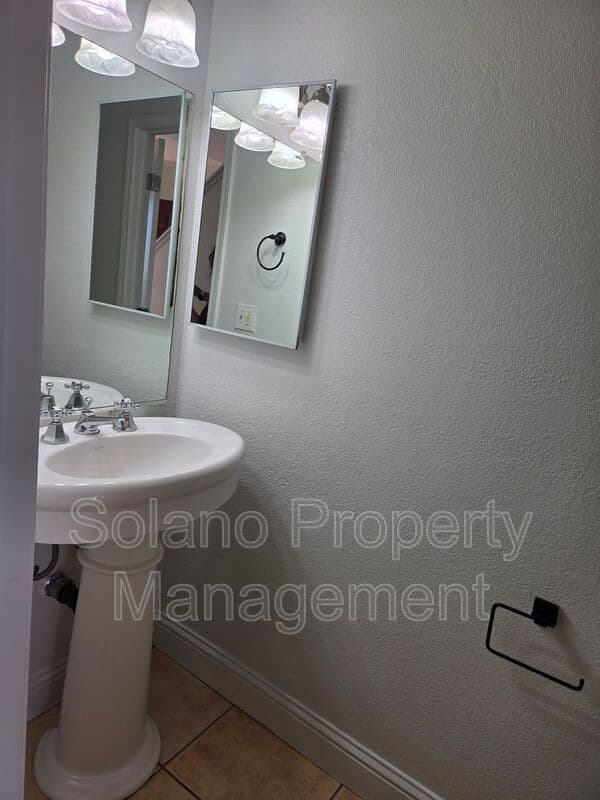 Fairfield Condo: 1941 Grande Cir.