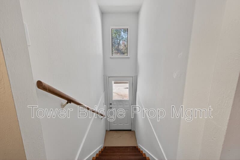 Fair Oaks House: 3937 Orangewood Dr