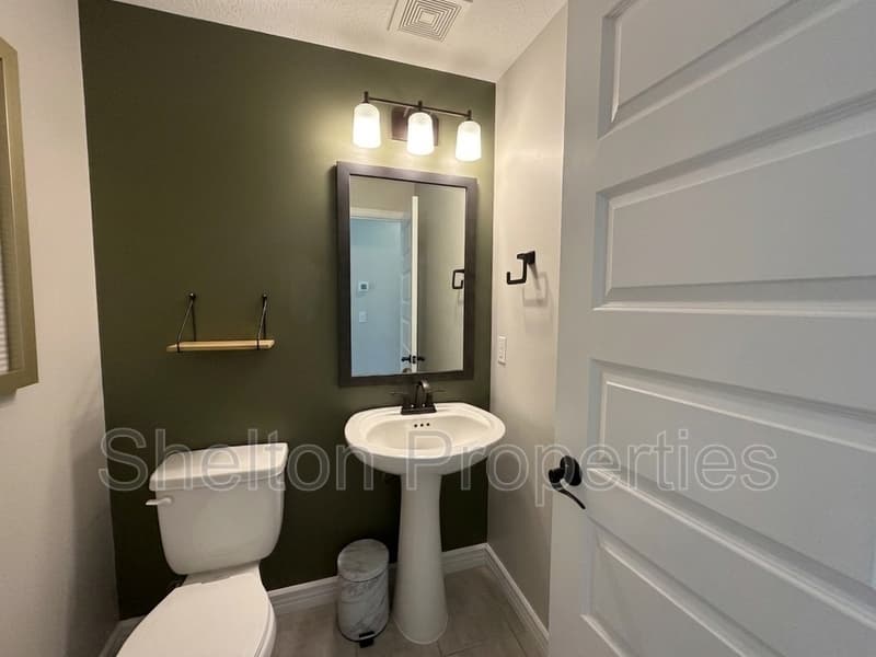 Glendale House: 5217 N 79th Dr