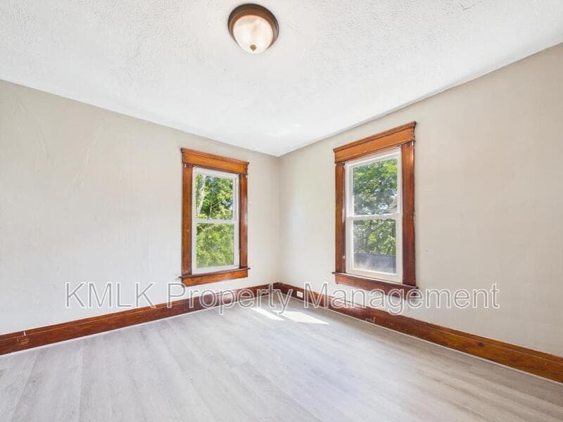 Akron House: 701 Kling St