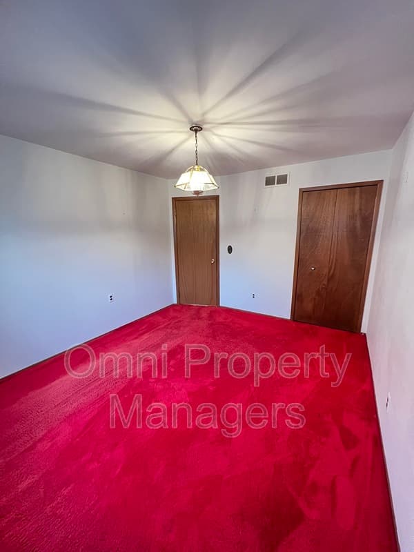 Warren House: 27359 Liberty Dr