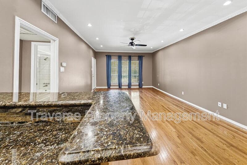 Fort Worth Condo: 4312 Bellaire Dr S