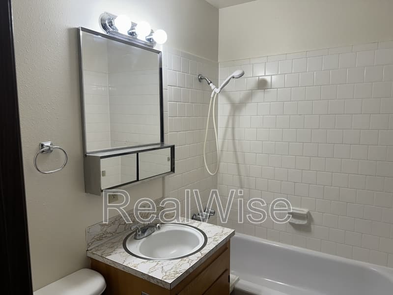 Grants Pass House: 401 SE 9th St