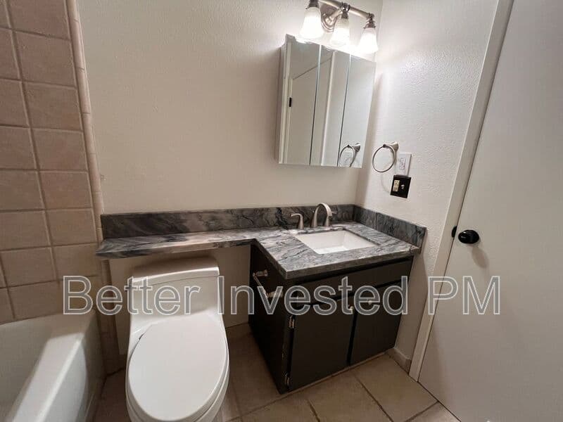 Healdsburg Condo: 427 North St