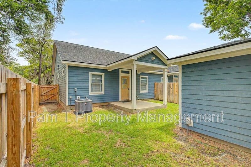Savannah Condo: 1019 W 35th St