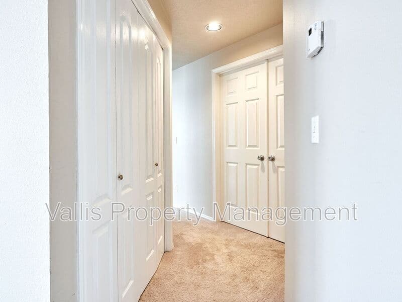Salem House: 5877 Cobalt Loop Southeast