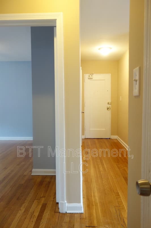 Brentwood Condo: 4013 38th St