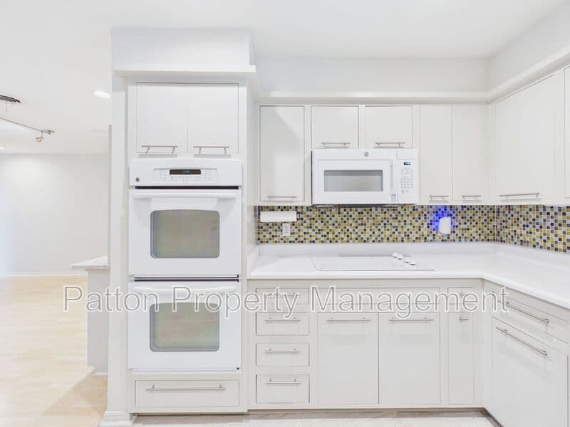 Amarillo House: 6810 Montague