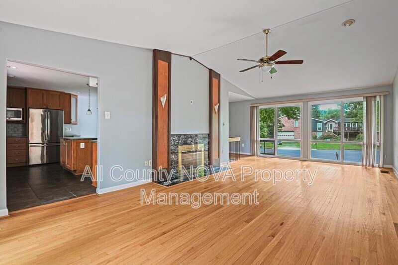 Dunn Loring House: 8108 Timber Valley Ct