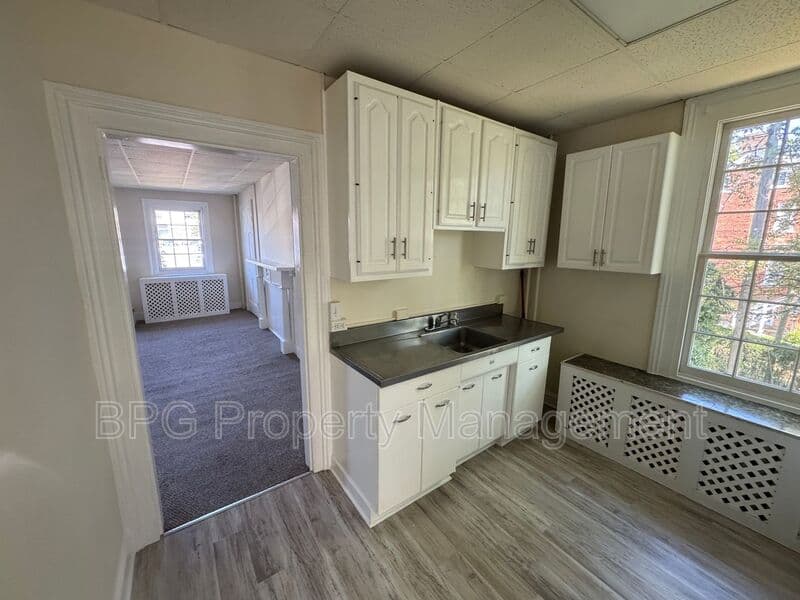 Warrenton Condo: 100 Lee St